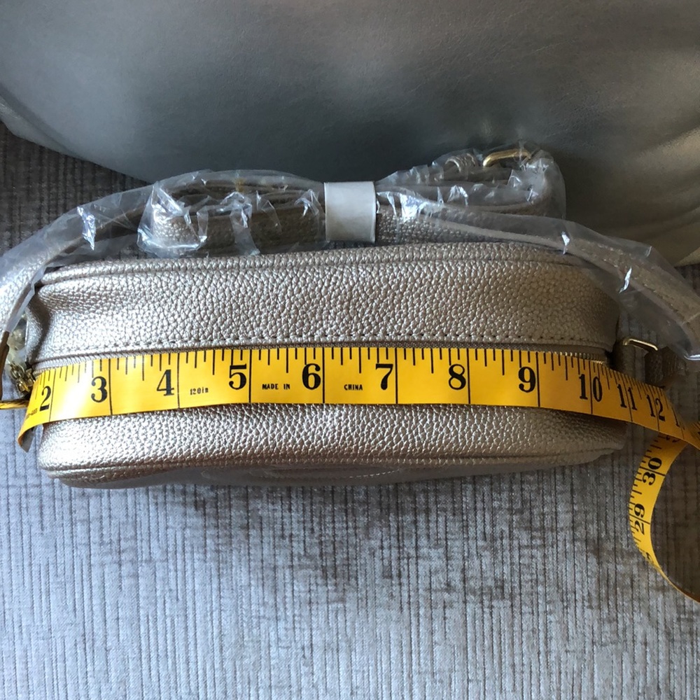 Elizabeth Grant Metallic Crossbody Bag in Gold - Picture 10 of 10